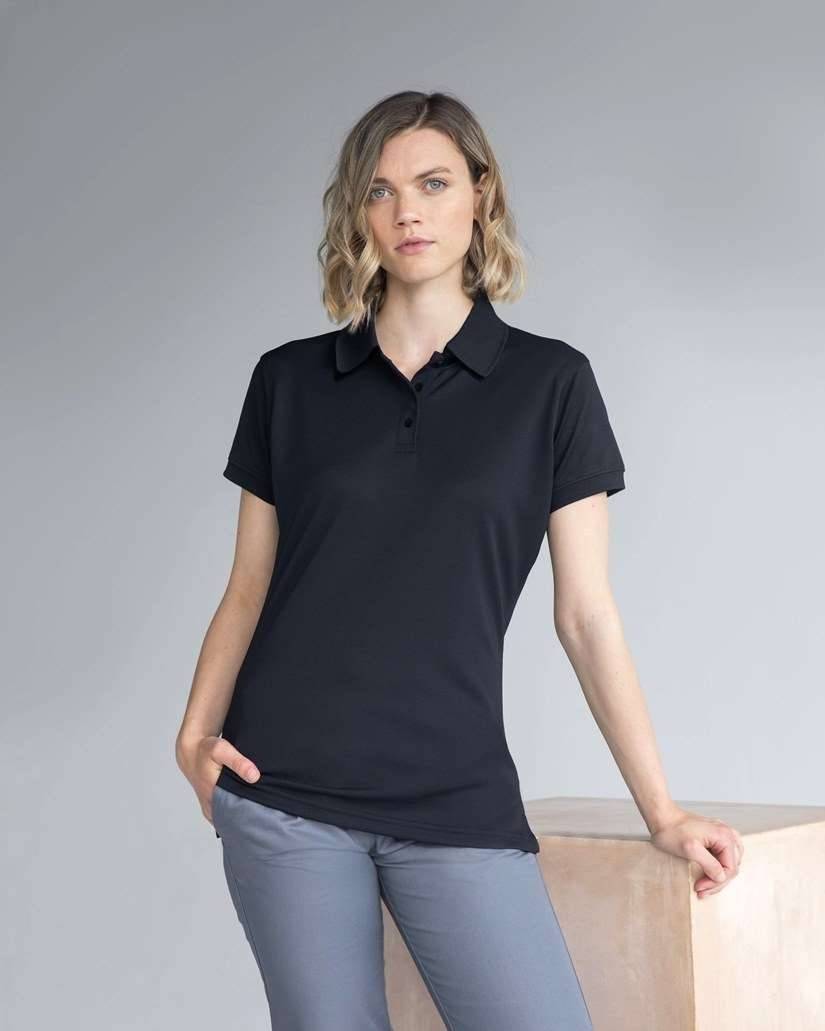 Koszulka polo o klasycznym kroju z oddychającego materiału z recyklingu