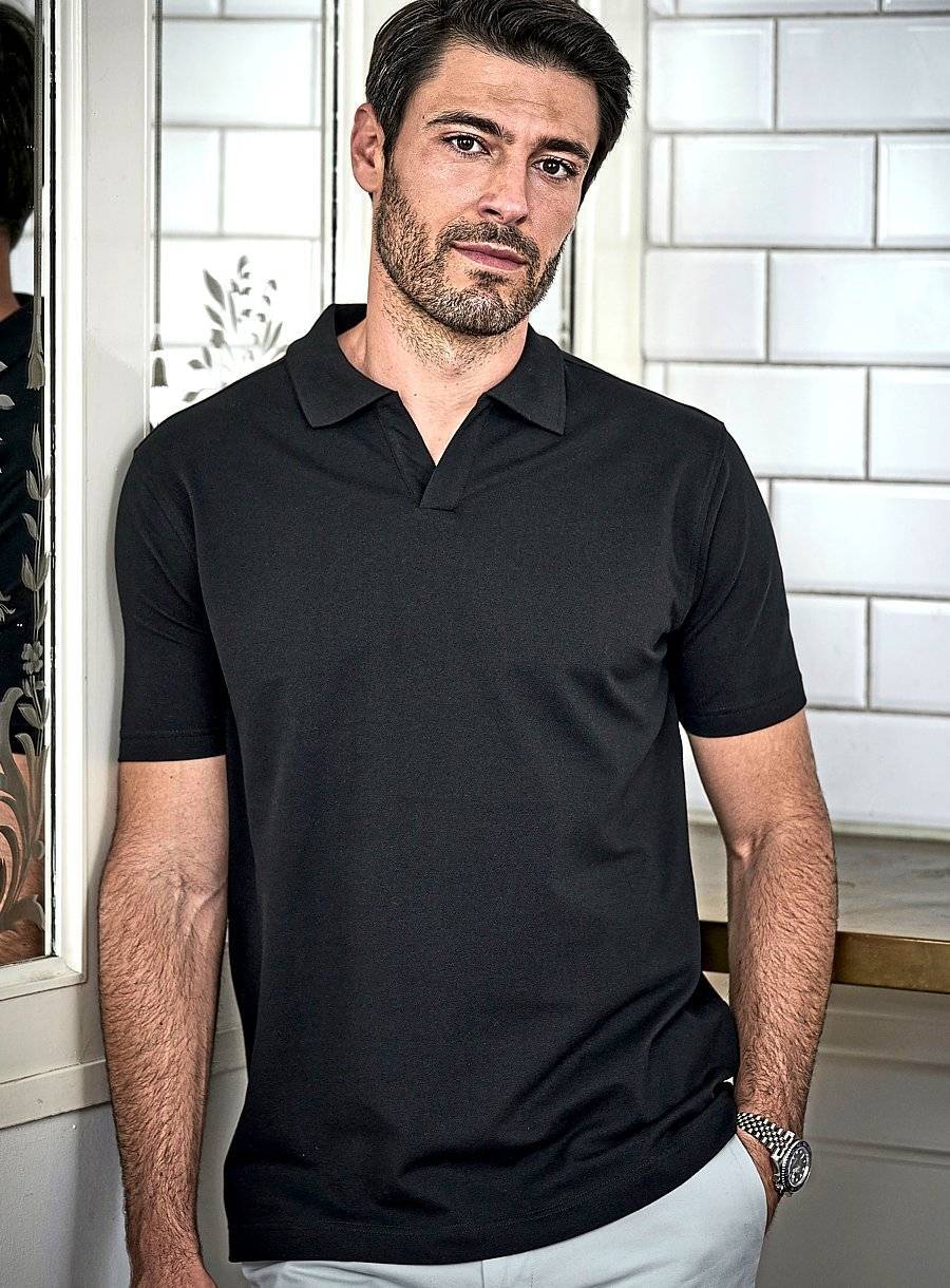 Koszulka polo z modnym kołnierzykiem V-neck marki Tee Jays, model męski