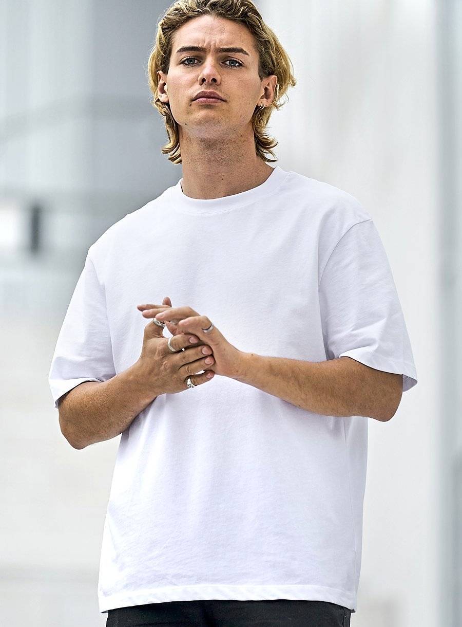 Koszulka w stylowym kroju oversized