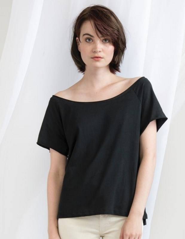 Krótki T-shirt damski o swobodnym kroju z surowym wykończeniem