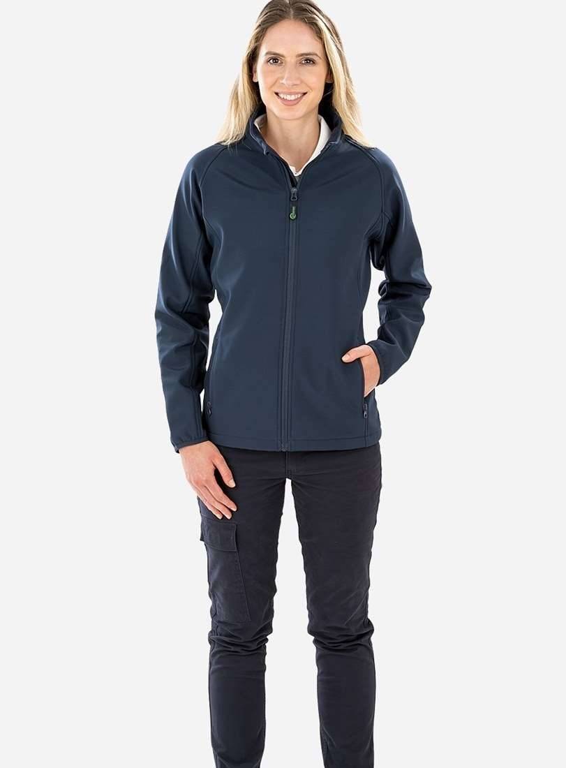 Kurtka softshell damska z mikropolarem, wykonana z materiału wytworzonego w procesie recyklingu