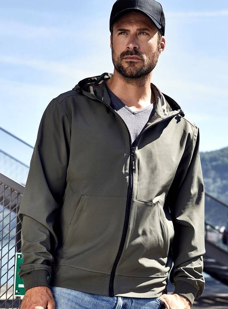 Kurtka softshell męska z kieszeniami typu kangurek