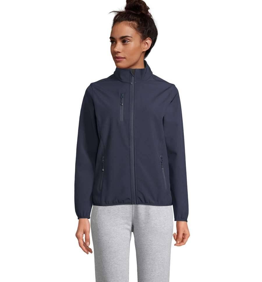 Kurtka w technologii softshell wykonana z ekologicznego materiału, model damski