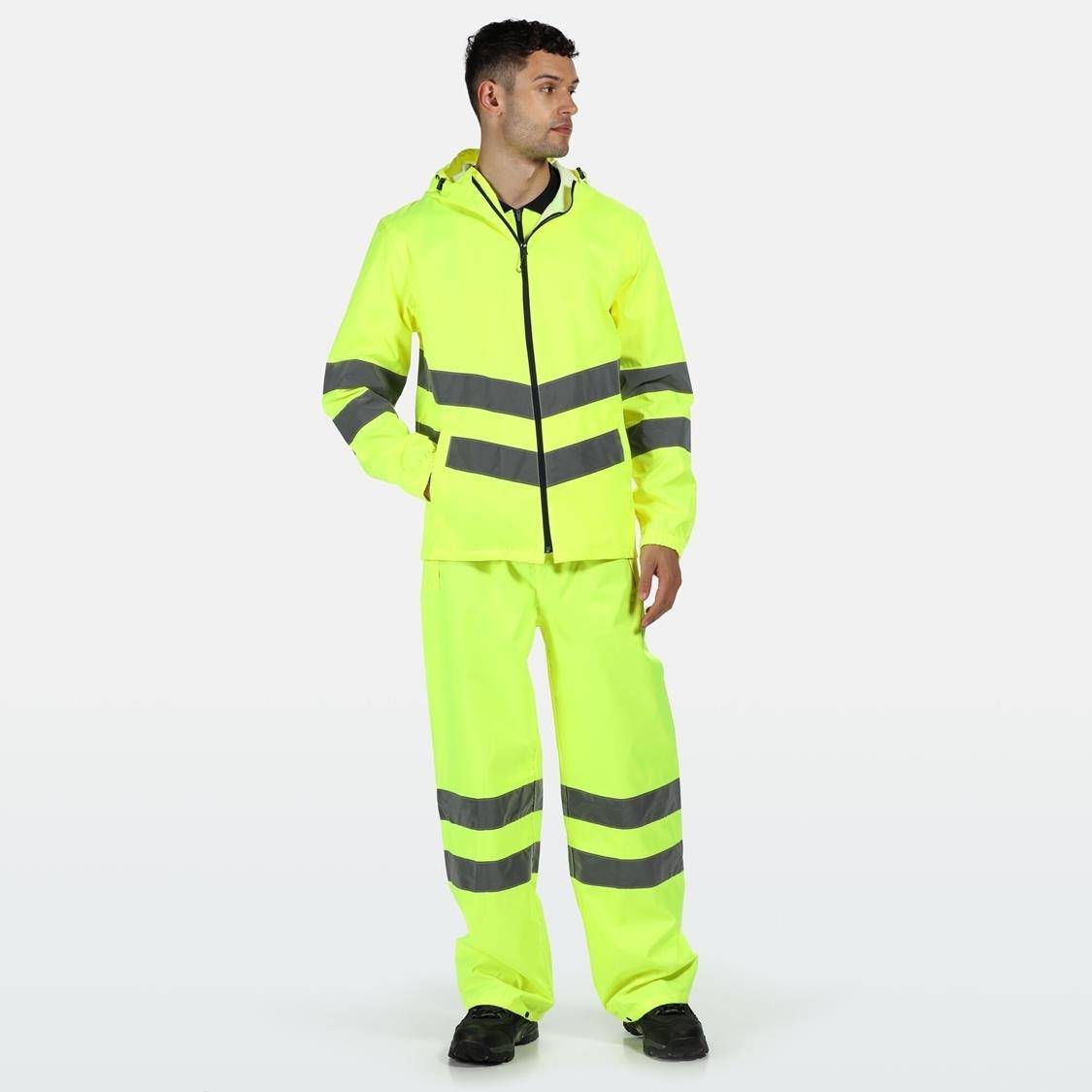 Kurtka wiatrówka Regatta z odblaskowymi pasami