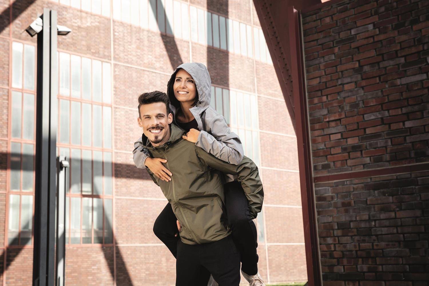 Kurtka wiatrówka z kapturem marki Miners Mate