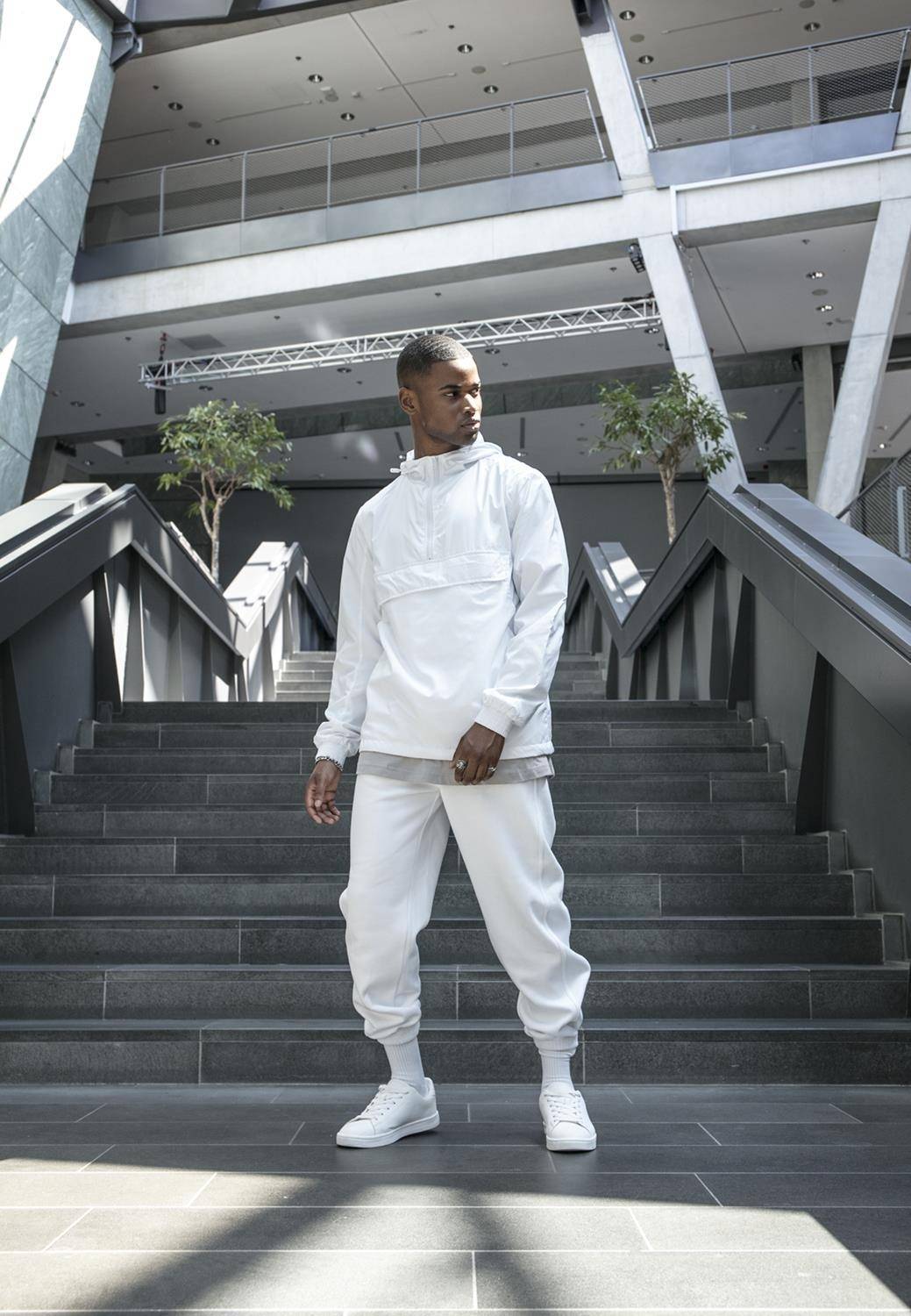 Lekka kurtka zakładana przez głowę bez metki producenta