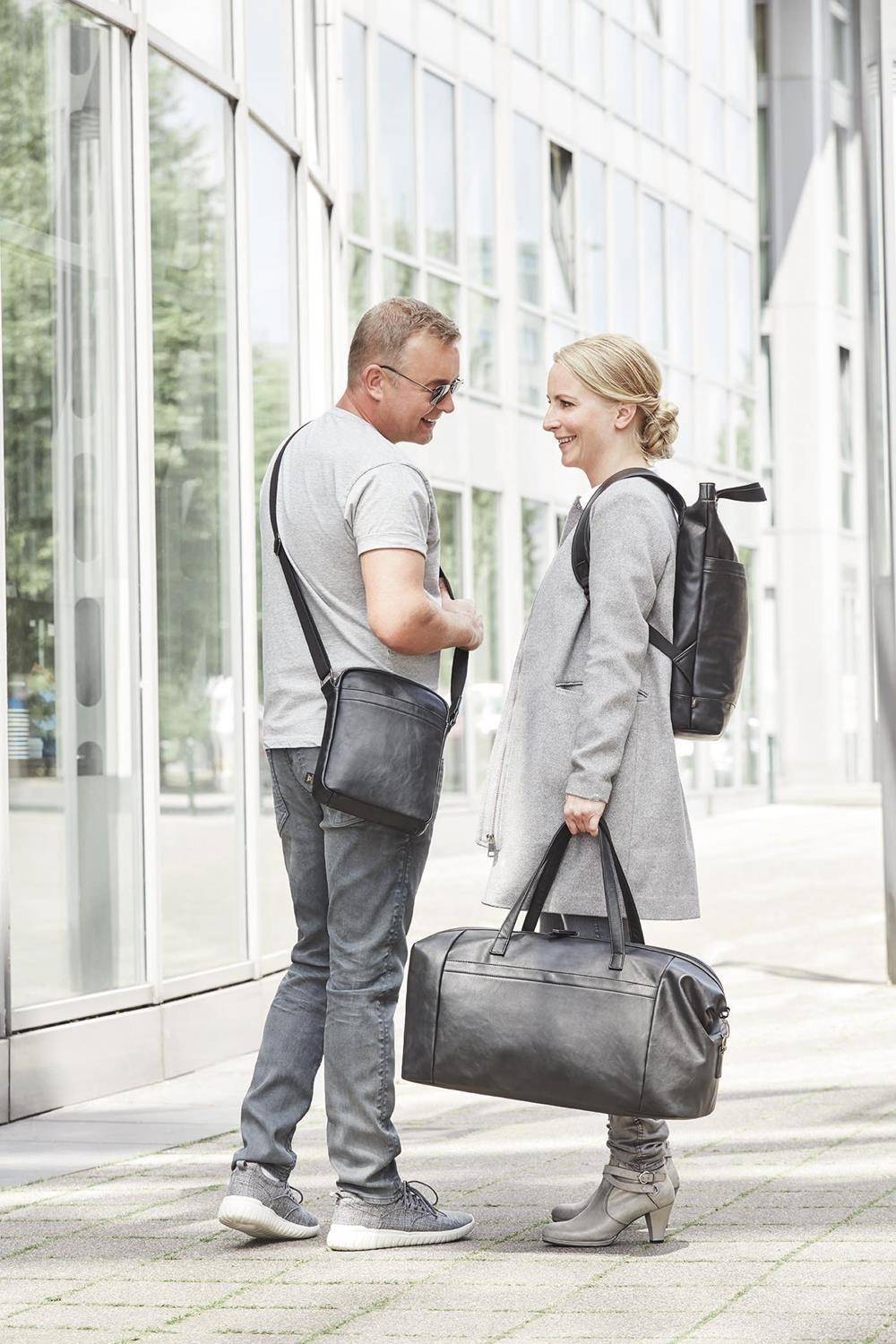 Mała torba na ramię wykonana ze skóry ekologicznej