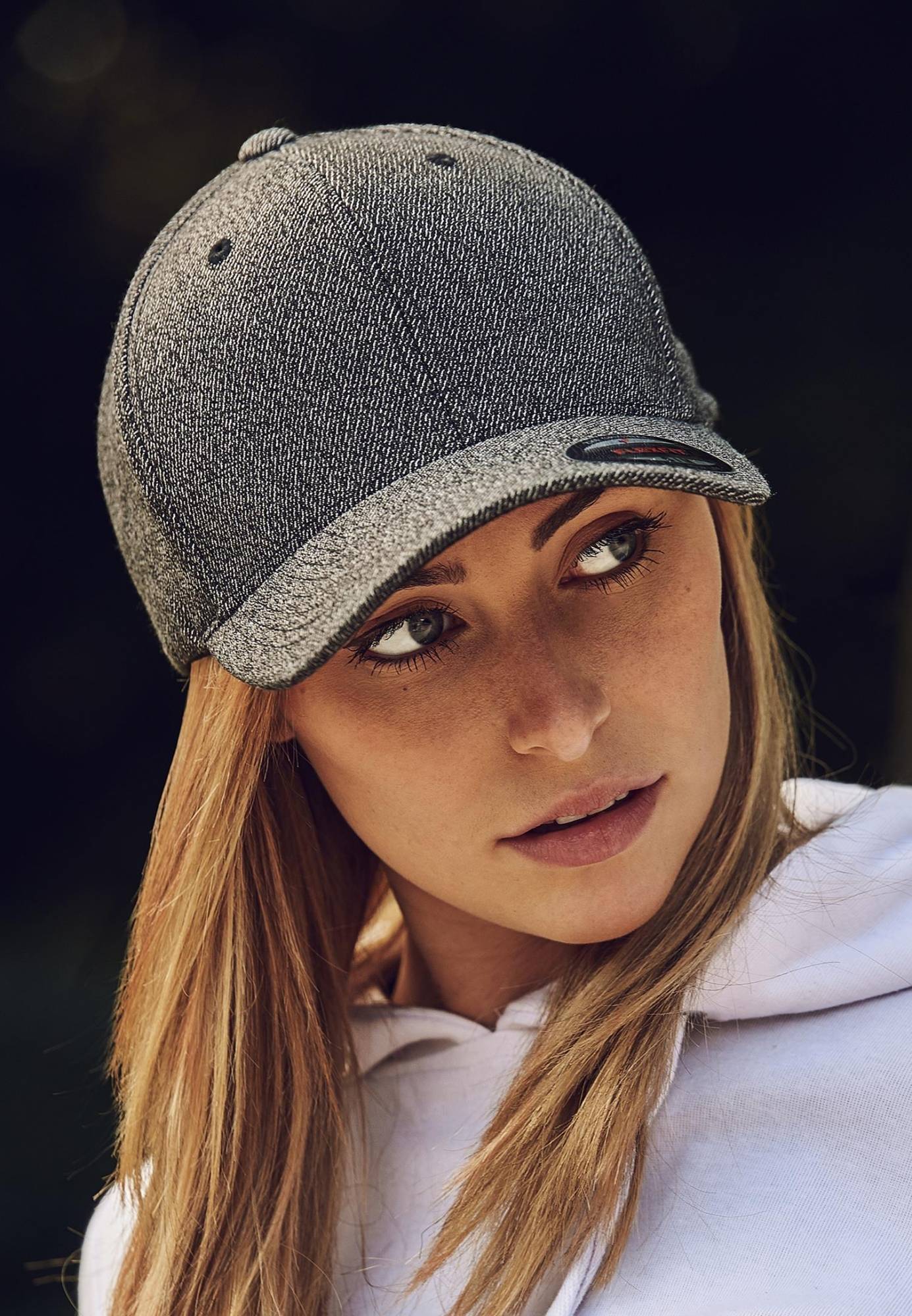 Melanżowa czapka z daszkiem o elastycznym dopasowaniu