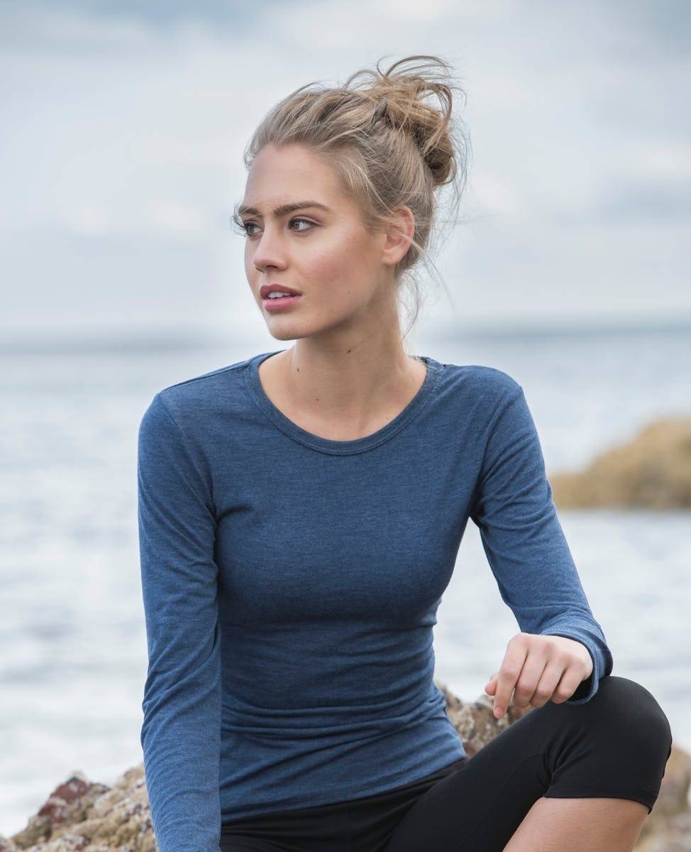 Melanżowy t-shirt damski z długimi rękawami