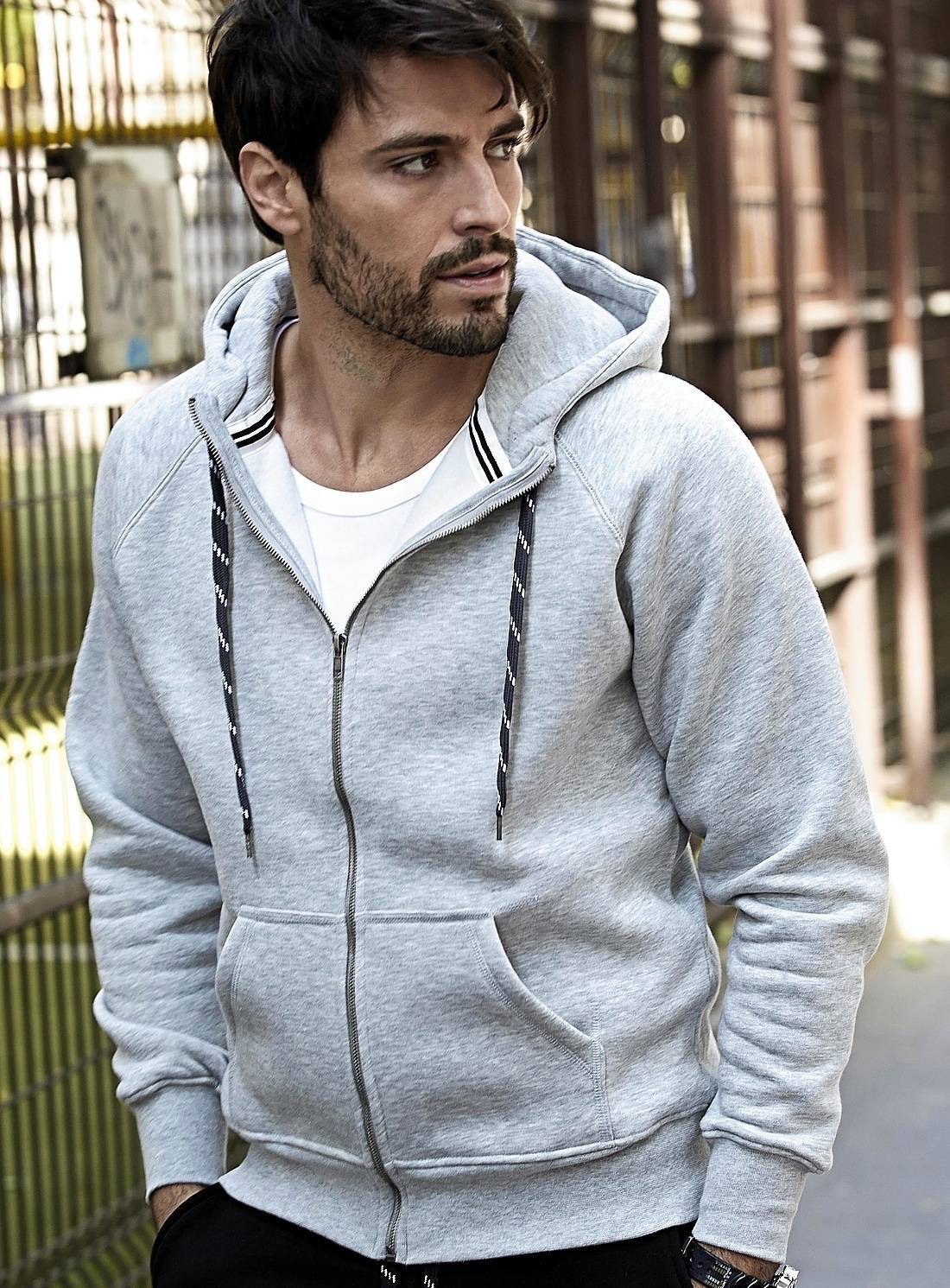 Męska bluza rozpinana na zamek z kapturem