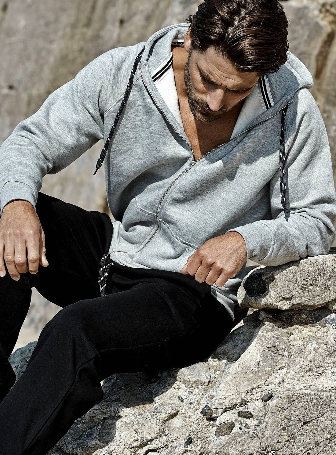 Męska bluza rozpinana na zamek z kapturem