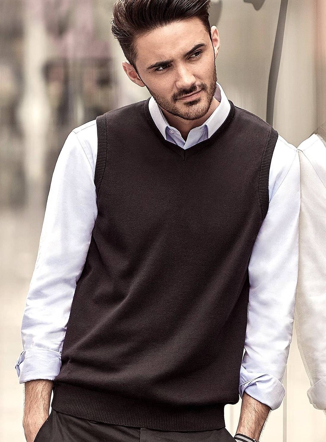 Męski bezrękawnik z dekoltem w szpic