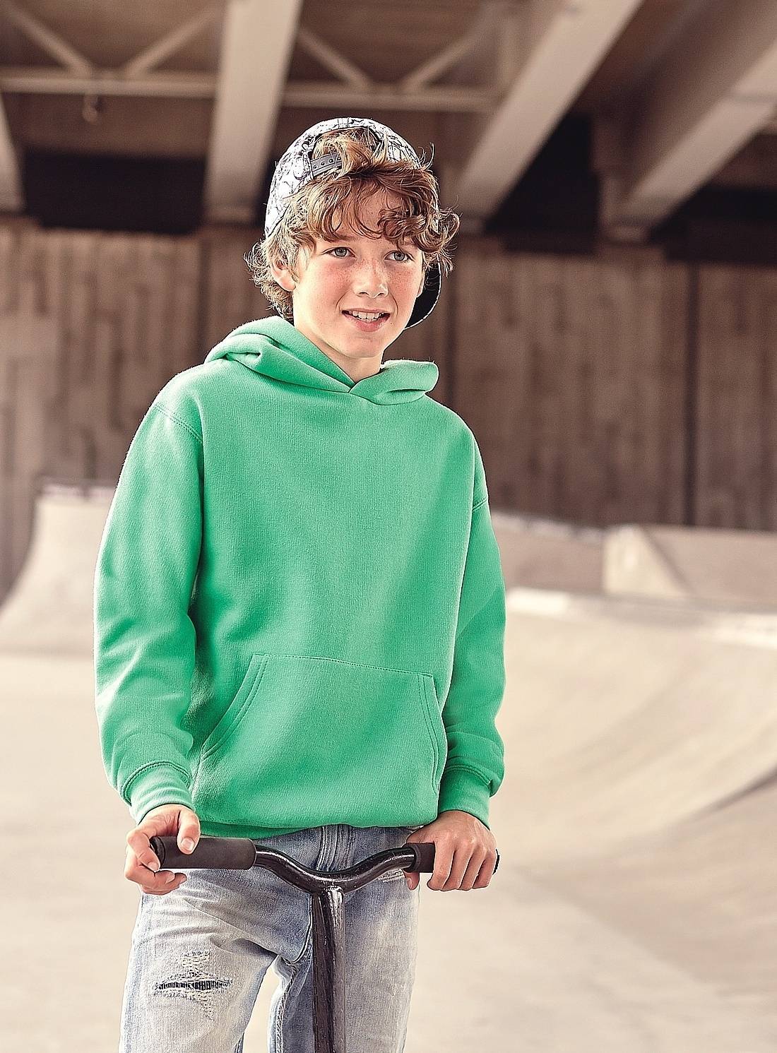 Model dziecięcy bluzy z kapturem