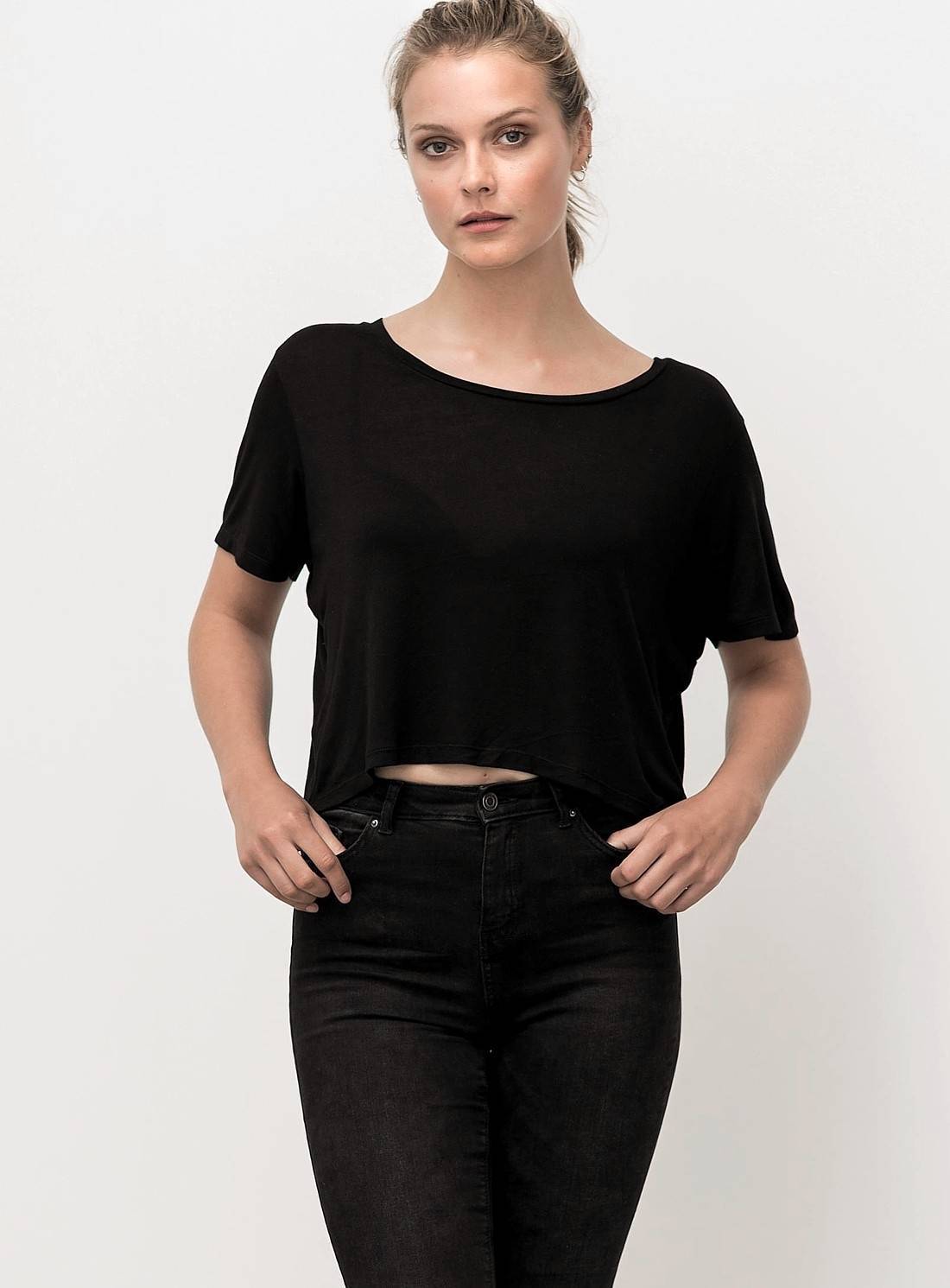 Modna ekologiczna koszulka damska z szerokim dołem