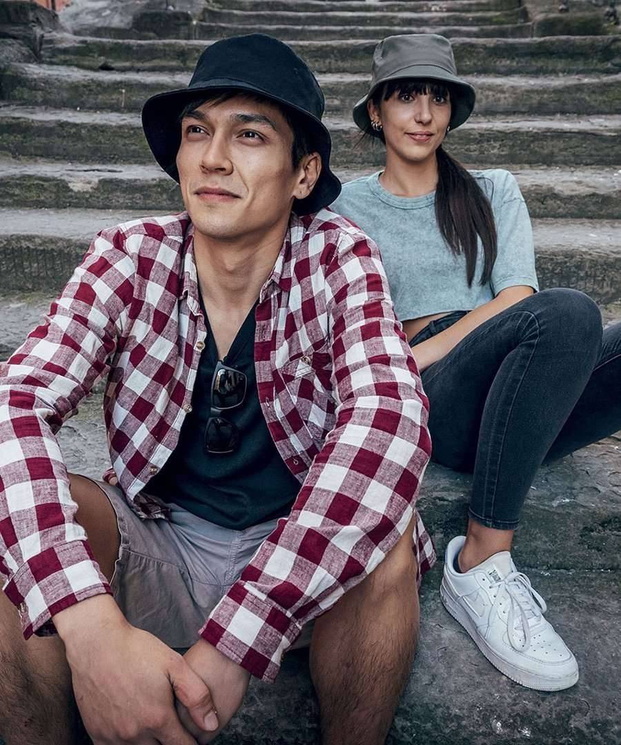 Modny kapelusz, materiał z recyklingu