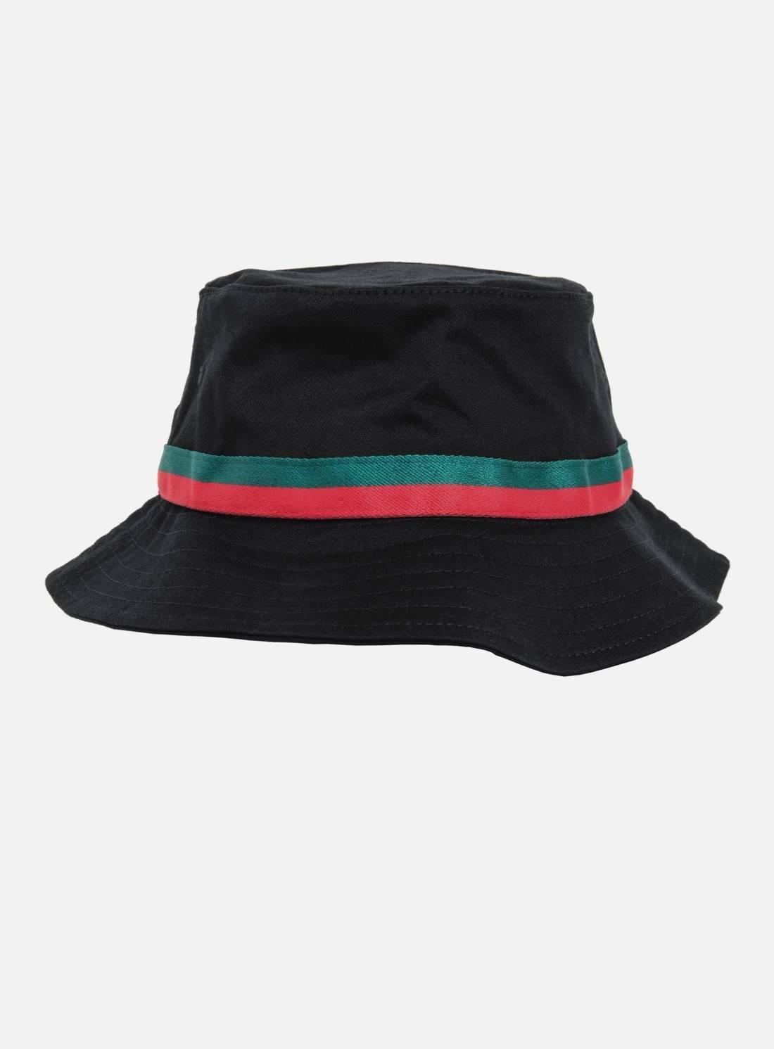 Modny kapelusz z kolorowymi pasami