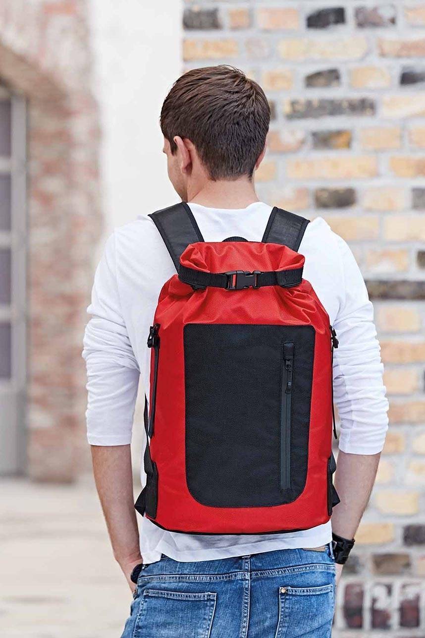 Modny plecak z regulowanym pasem piersiowym