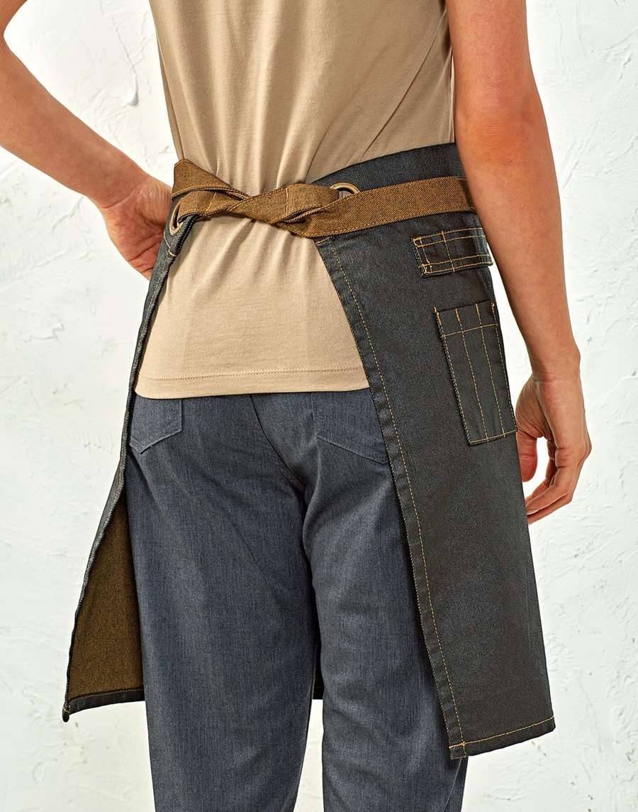 Nabłyszczana zapaska kelnerska z kontrastowym wiązaniem i bocznymi kieszeniami