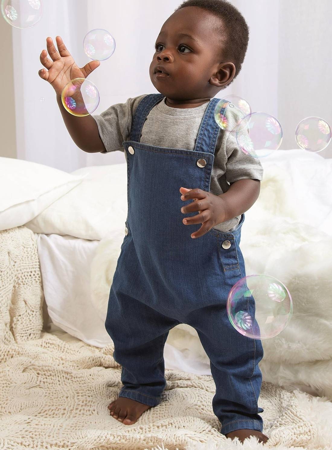 Niemowlęce jeansowe ogrodniczki