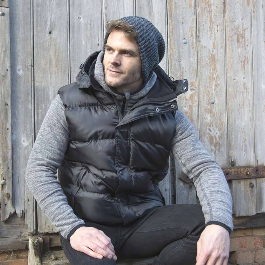 Pikowana kamizelka Result z odpinanym kapturem