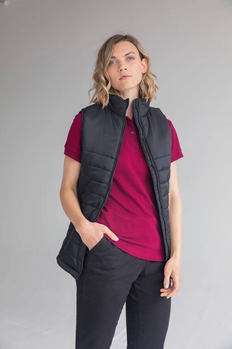 Pikowana kamizelka z gładką powierzchnią na piersi