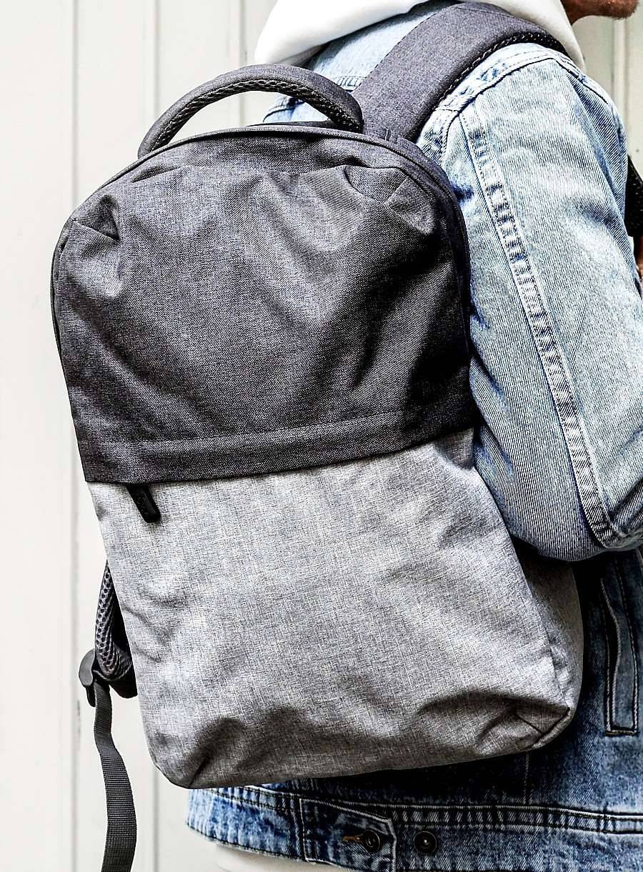 Plecak o pojemności 13l z komorą na laptopa 15 cali