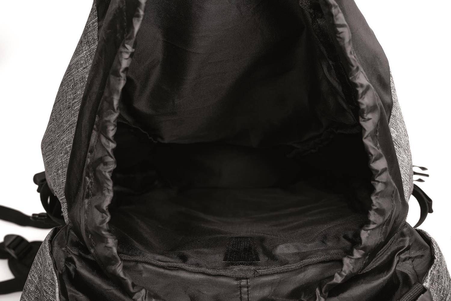 Plecak turystyczny z dużą komorą i pokrowcem przeciwdeszczowym