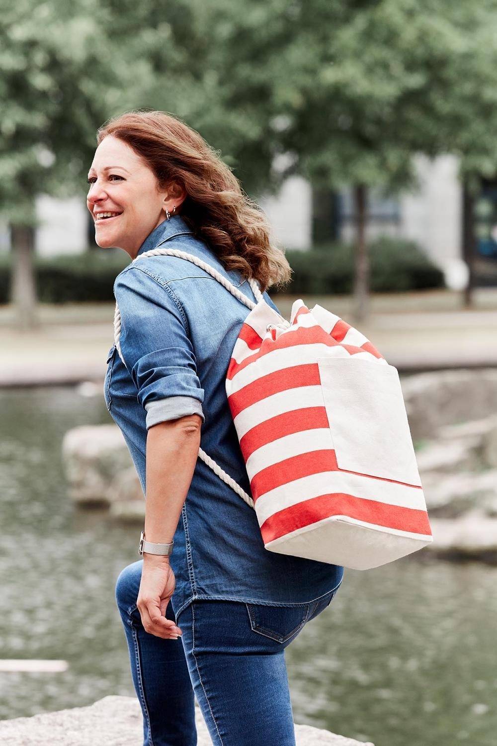 Plecak w stylu żeglarskim z kieszenią na rzep