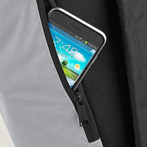 Plecak z efektem odblasku oraz z zawijanym zamknięciem