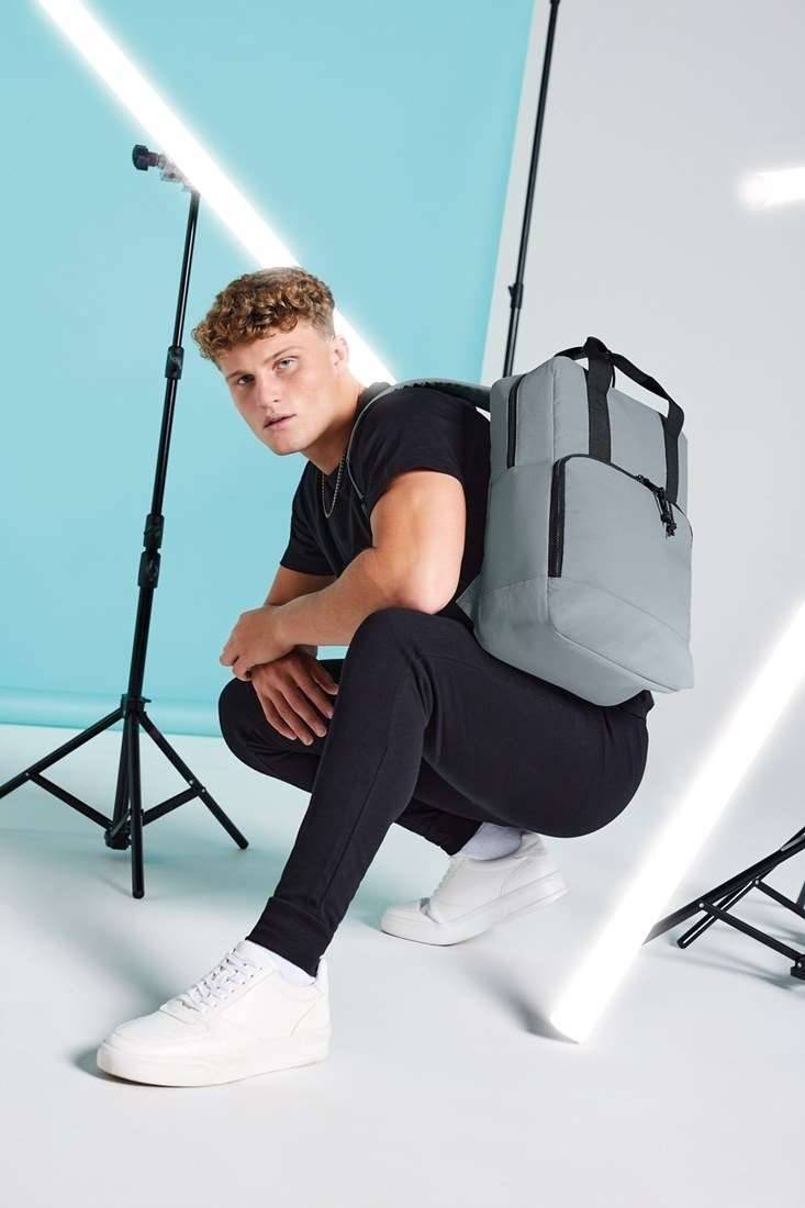 Plecak z izolowaną komorą wewnętrzną, materiał z recyklingu