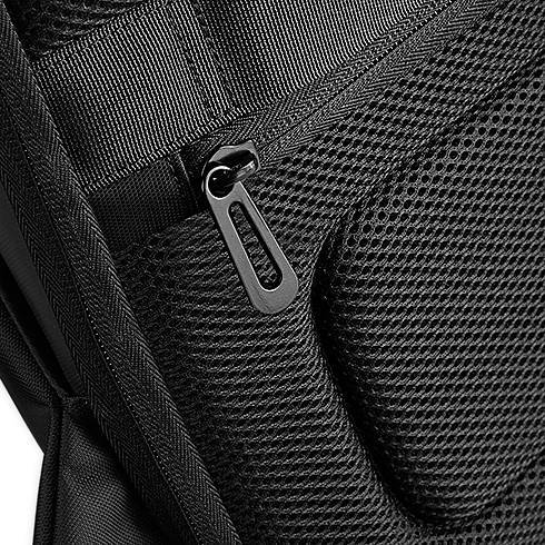 Plecak z kieszenią na duży laptop i komorą na powerbank