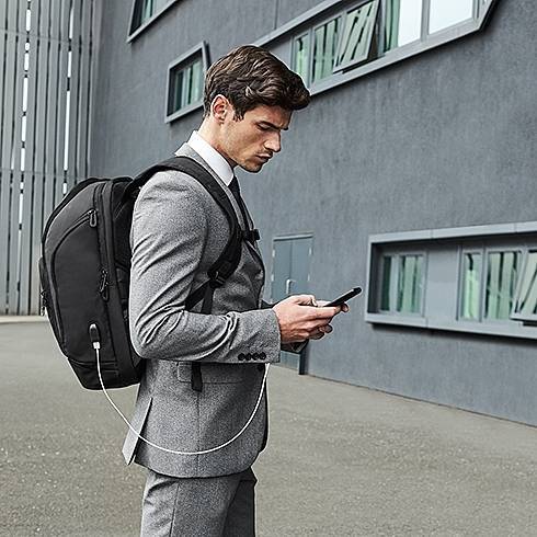 Plecak z kieszenią na duży laptop i komorą na powerbank