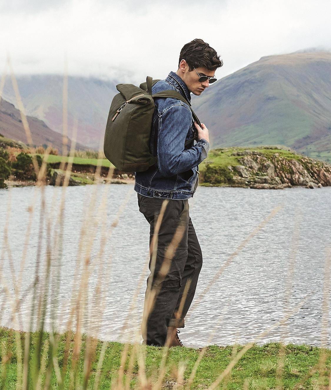 Plecak z komorą na laptopa i tablet ze skórzanymi detalami