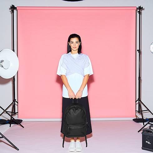 Plecak z materiału przypominającego skórę