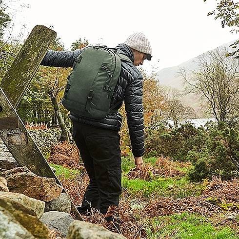 Plecak z praktycznymi kieszeniami i pasem piersiowym