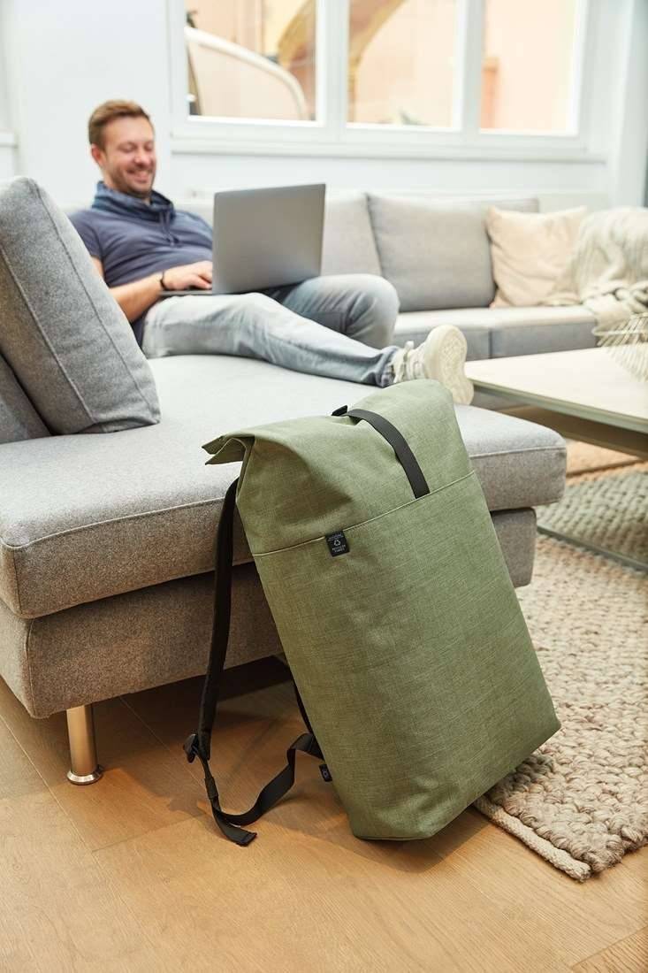 Plecak z rolowanym magnetycznym zapięciem, miękkie szelki