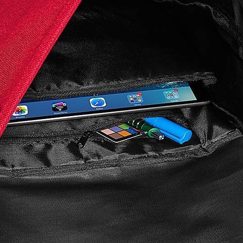 Plecak z rolowanym zapięciem i bocznymi kieszeniami