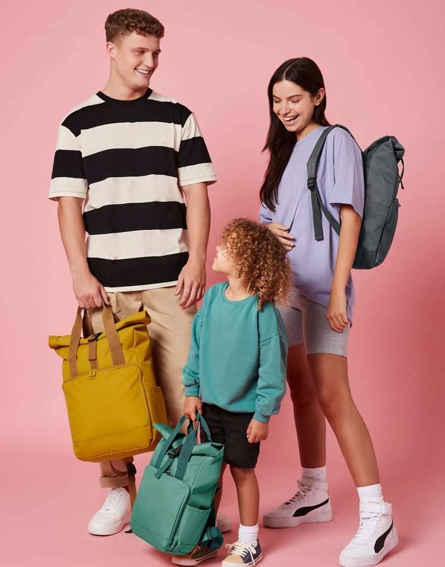 Plecak z rolowanym zapięciem i kieszenią na butelkę, materiał z recyklingu