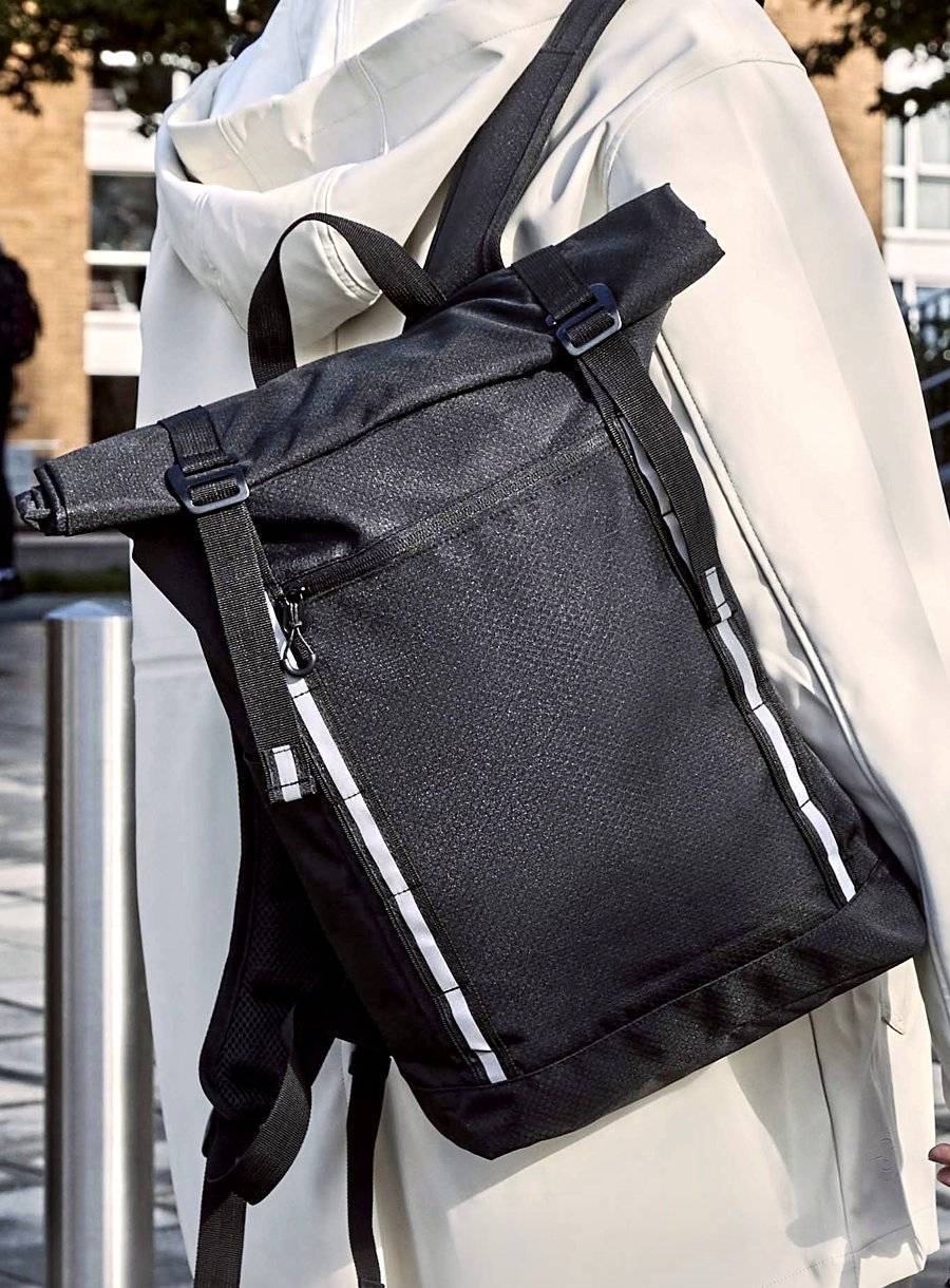 Plecak z wyściełaną komorą na laptopa oraz z odblaskowymi pasami