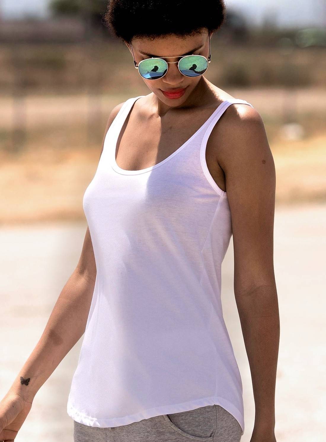 Podkoszulek damski o luźnym fasonie z wydłużonymi plecami