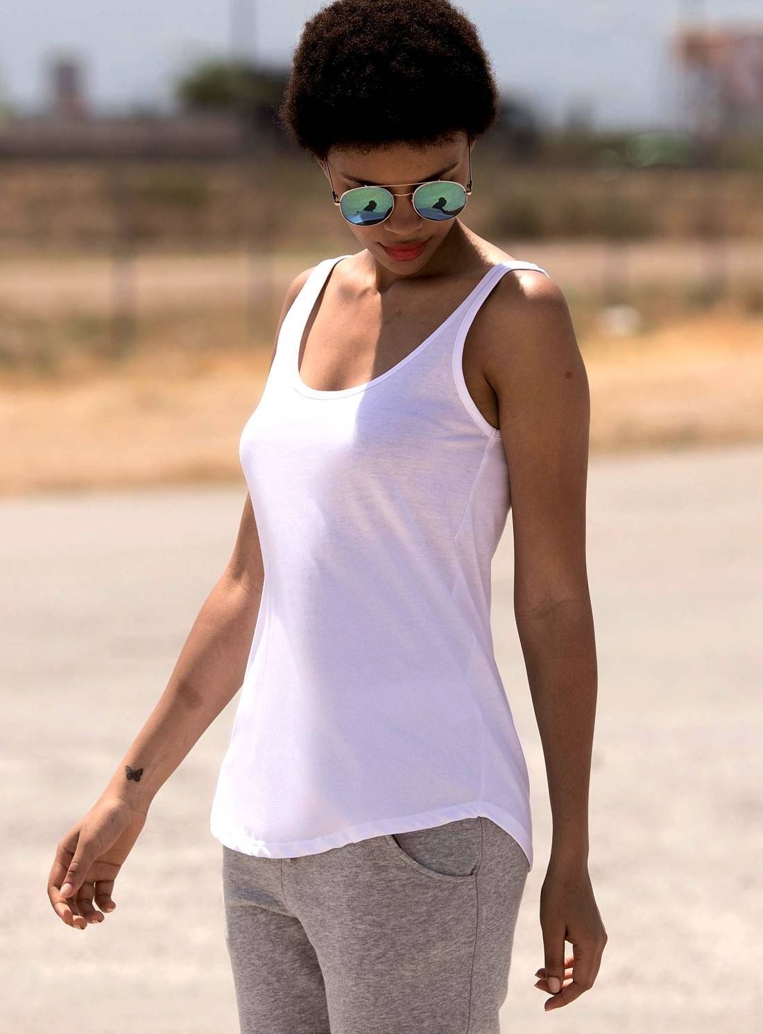 Podkoszulek damski o luźnym fasonie z wydłużonymi plecami