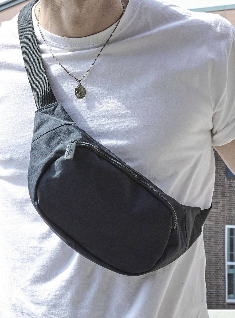 Pojemna saszetka z wewnętrznymi przegrodami