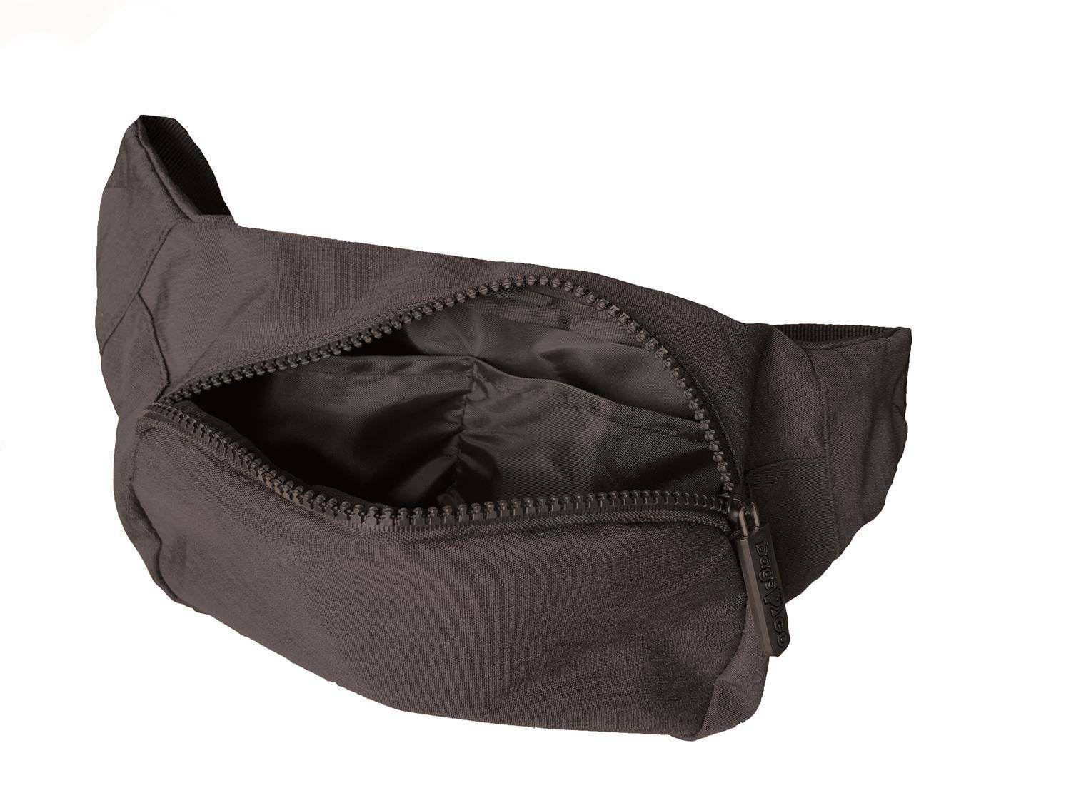 Pojemna saszetka z wewnętrznymi przegrodami