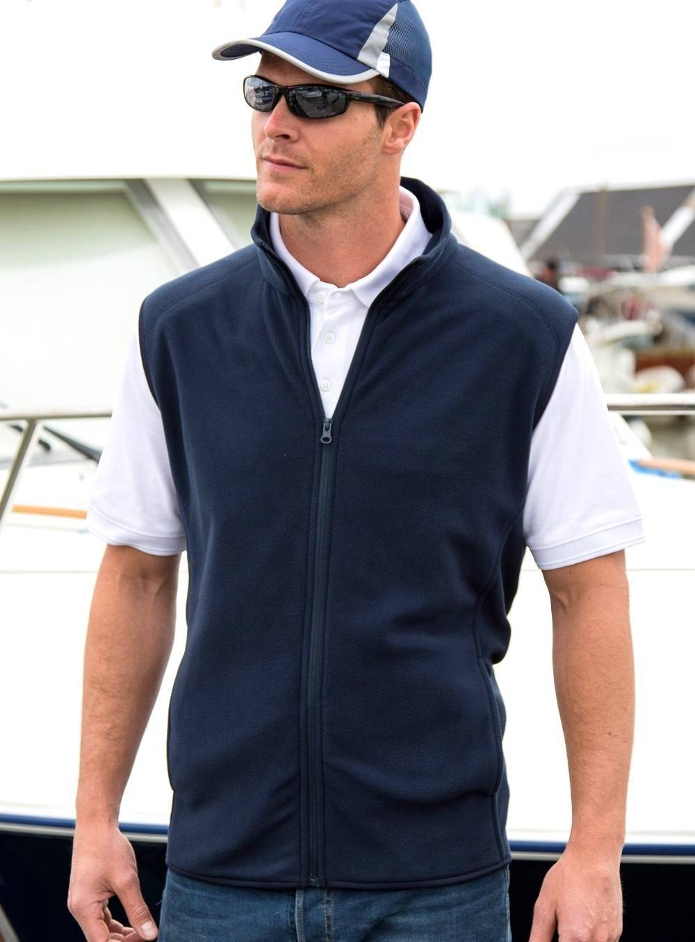 Polarowy bezrękawnik z bocznymi kieszeniami