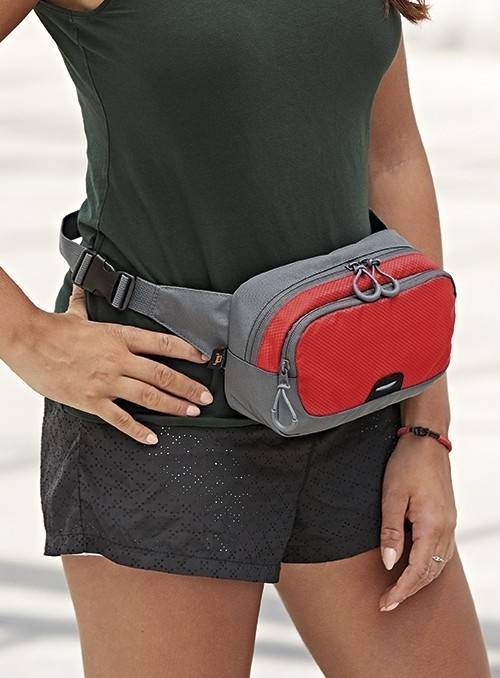 Praktyczna saszetka typu nerka z licznymi kieszeniami