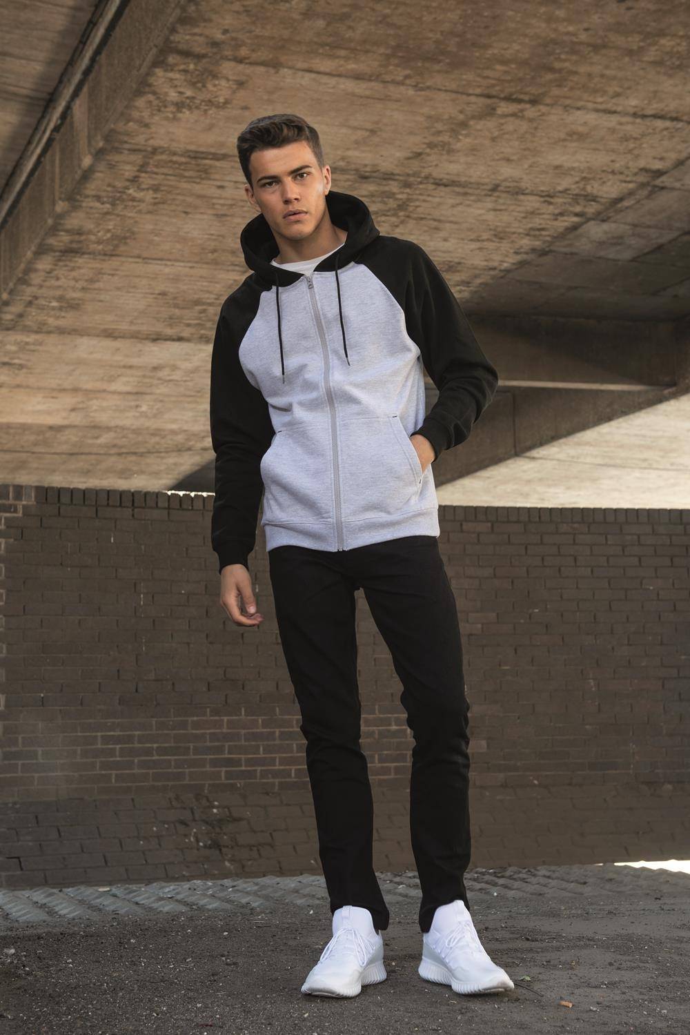 Rozpinana bluza bejsbolówka z dwuwarstwowym kapturem