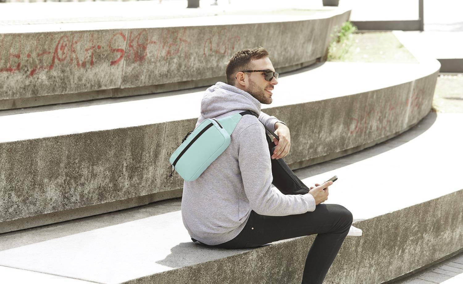 Saszetka typu nerka z zamkiem dwukierunkowym