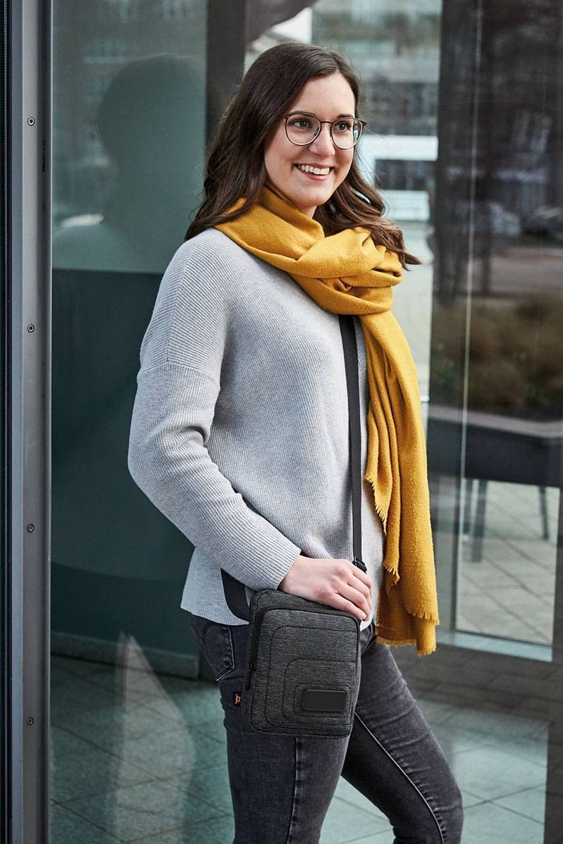 Saszetka z pasem na ramię Halfar