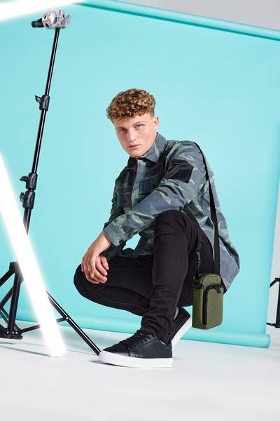 Saszetka z uchwytem mocującym do produktów modułowych