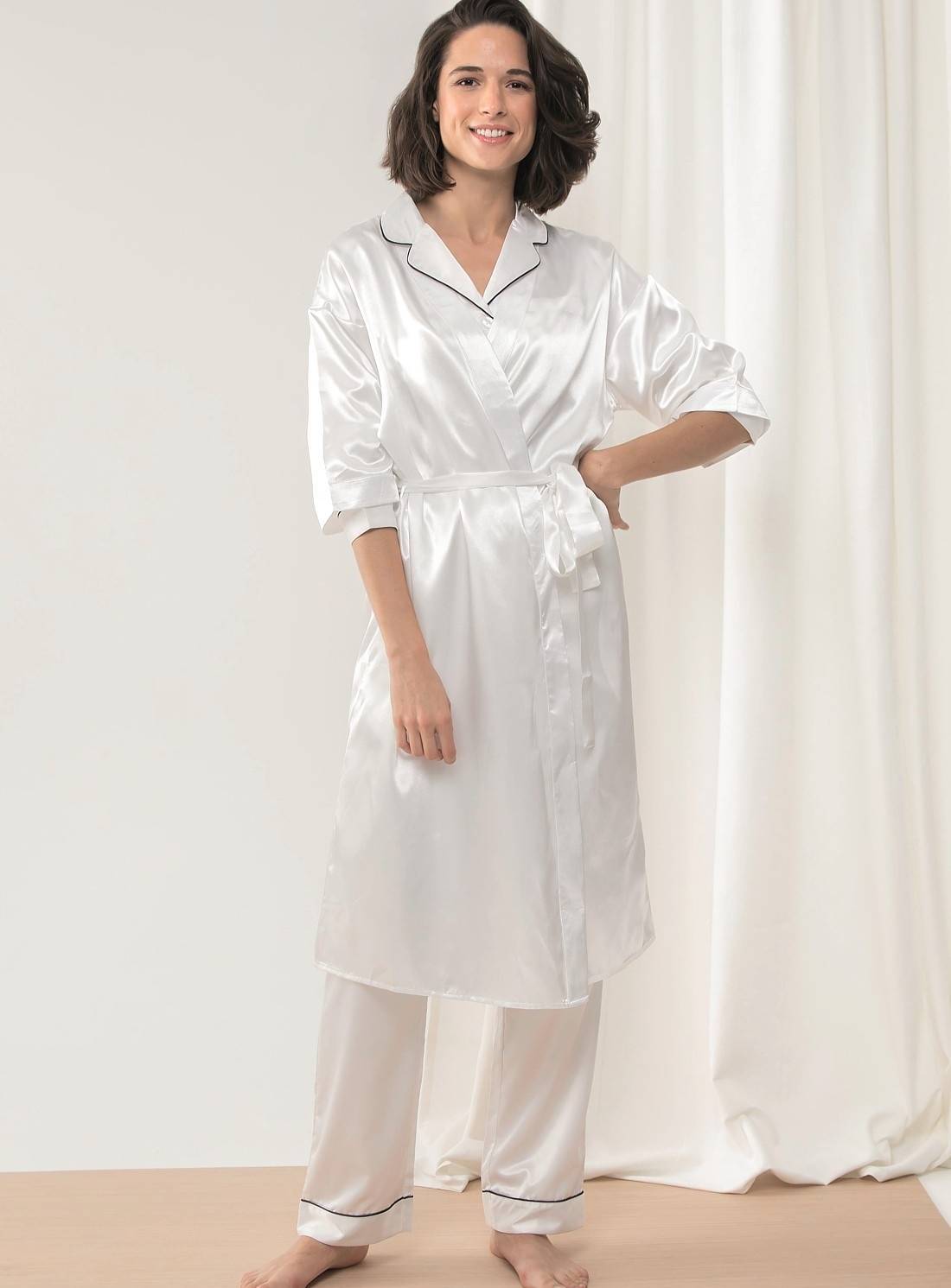 Satynowy szlafrok damski z rękawami 3/4